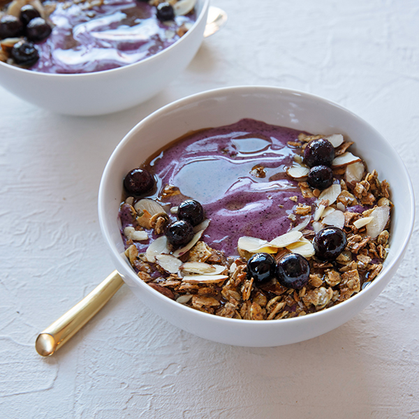 Smoothie Bowl with Granola Recipe