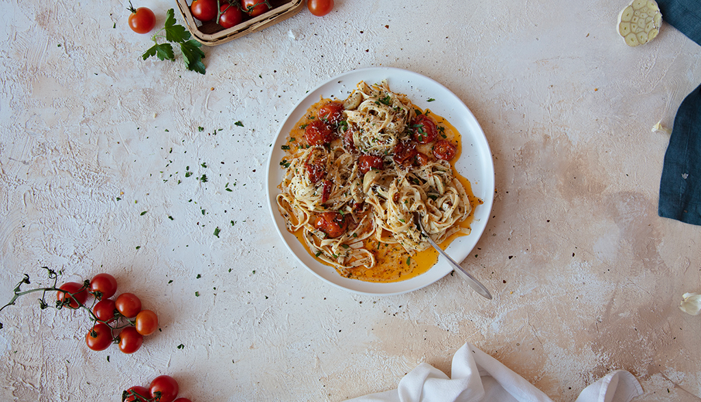 Tomato & Garlic Confit Pasta Recipe